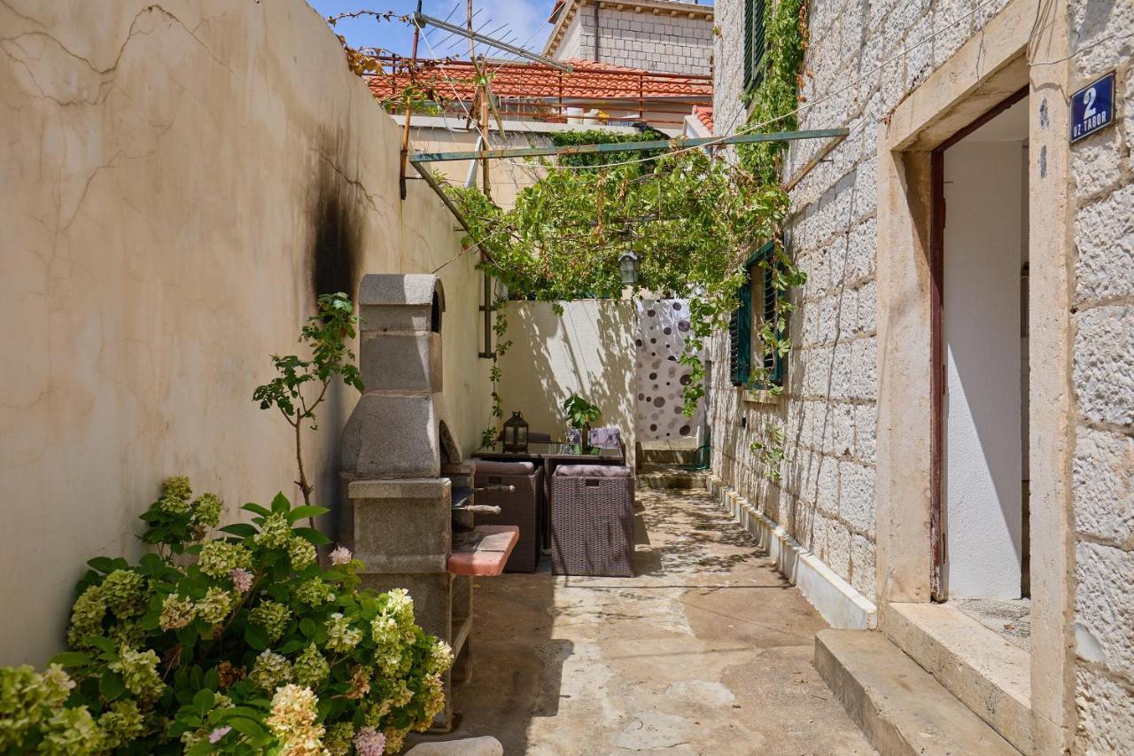 Just A Step To The Old City Gates Dubrovnik Exteriör bild